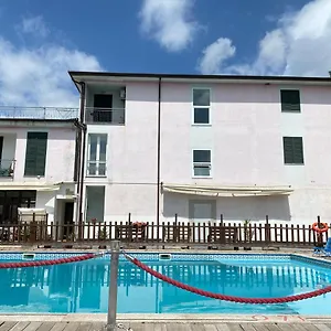  Appartamento Con Piscina Italia
